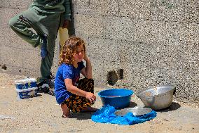 Palestinians Face Food Crisis Amid Shortages - Gaza