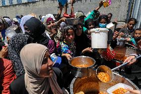 Palestinians Face Food Crisis Amid Shortages - Gaza