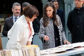 Queen Letizia Visits Cuesta de Moyano Book Fair - Madrid