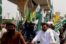 Rawalpindi Rally Backs Pakistan Military - Pakistan