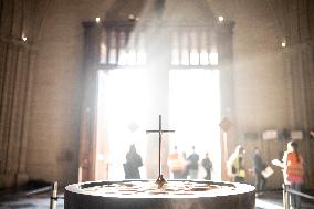 Mass for Pope Leon XIV at the Notre-Dame de Paris