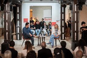 Yolanda Díaz Engages Citizens on Workday Reduction - Madrid