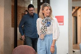 Yolanda Díaz Engages Citizens on Workday Reduction - Madrid