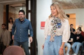 Yolanda Díaz Engages Citizens on Workday Reduction - Madrid