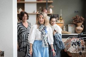 Yolanda Díaz Engages Citizens on Workday Reduction - Madrid