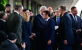Le président français Emmanuel Macron, le Premier ministre britannique Keir Starmer et le chancelier allemand Friedrich Merz arr