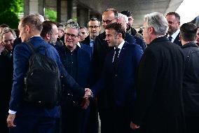 Le président français Emmanuel Macron, le Premier ministre britannique Keir Starmer et le chancelier allemand Friedrich Merz arr