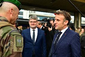 Le président français Emmanuel Macron, le Premier ministre britannique Keir Starmer et le chancelier allemand Friedrich Merz arr