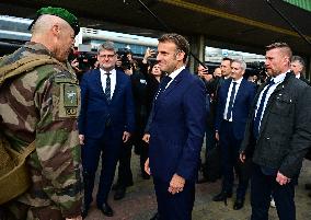 Le président français Emmanuel Macron, le Premier ministre britannique Keir Starmer et le chancelier allemand Friedrich Merz arr