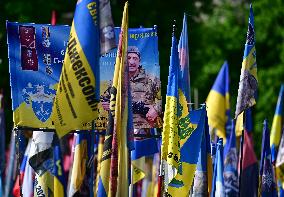 Commémoration des victimes de la guerre sur la place Maïdan à Kiev
