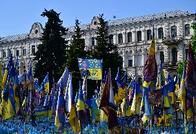 Commémoration des victimes de la guerre sur la place Maïdan à Kiev