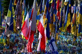 Commémoration des victimes de la guerre sur la place Maïdan à Kiev