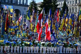 Commémoration des victimes de la guerre sur la place Maïdan à Kiev