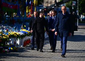 Commémoration des victimes de la guerre sur la place Maïdan à Kiev