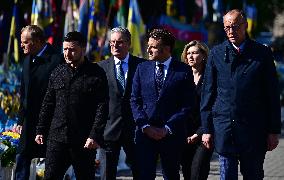 Commémoration des victimes de la guerre sur la place Maïdan à Kiev