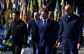 Commémoration des victimes de la guerre sur la place Maïdan à Kiev