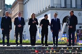 Commémoration des victimes de la guerre sur la place Maïdan à Kiev