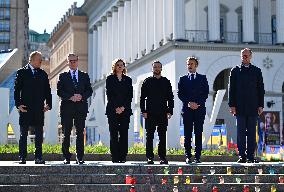 Commémoration des victimes de la guerre sur la place Maïdan à Kiev