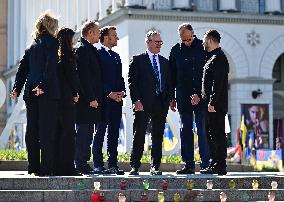 Commémoration des victimes de la guerre sur la place Maïdan à Kiev