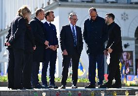 Commémoration des victimes de la guerre sur la place Maïdan à Kiev