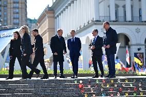 Commémoration des victimes de la guerre sur la place Maïdan à Kiev