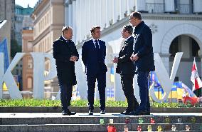 Commémoration des victimes de la guerre sur la place Maïdan à Kiev
