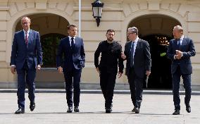 Merz Macron Starmer and Tusk in Kiev for Ukraine Ceasefire Talk