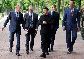 Merz Macron Starmer and Tusk in Kiev for Ukraine Ceasefire Talk