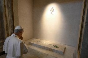 Pope Leo XIV Prays Before The Tomb of Pope Francis - Rome