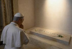 Pope Leo XIV Prays Before The Tomb of Pope Francis - Rome