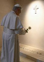 Pope Leo XIV Prays Before The Tomb of Pope Francis - Rome