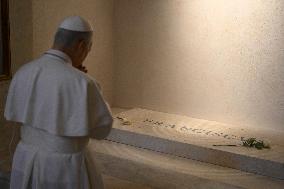 Pope Leo XIV Prays Before The Tomb of Pope Francis - Rome