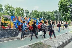 Srinagar Blasts Trigger Civilian Exodus - India