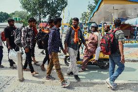 Srinagar Blasts Trigger Civilian Exodus - India