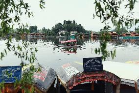 Srinagar Blasts Trigger Civilian Exodus - India