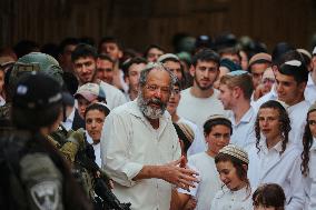 Israeli Forces Guard Settler Movement