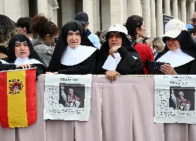 Pope Leo XIV Leads His First Regina Caeli Prayer - Vatican