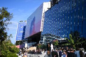 Cannes - Illustration On The Croisette