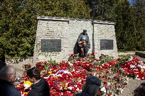 Bronze Soldier monument defaced