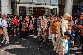 Indonesia's Hits By Earthquake M6.2