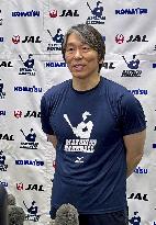 Matsui teaches baseball to children