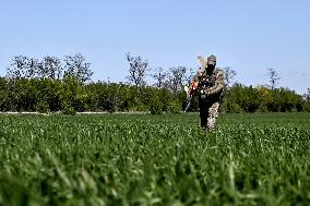 Ukrainian UAV pilots operate Domakha reconnaissance drone in Donetsk region