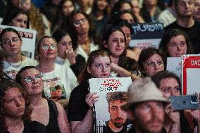 Israelis Rally for Captives' Release - Tel Aviv