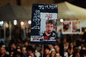 Israelis Rally for Captives' Release - Tel Aviv