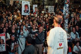 Israelis Rally for Captives' Release - Tel Aviv