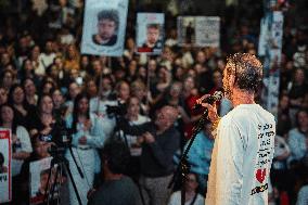 Israelis Rally for Captives' Release - Tel Aviv