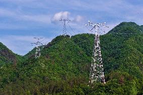 Green Energy Crosses Qinling Mountains in Hanzhong