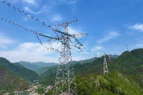 Green Energy Crosses Qinling Mountains in Hanzhong