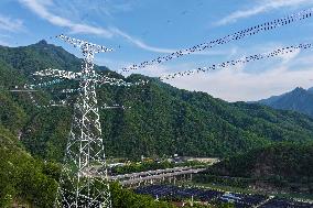 Green Energy Crosses Qinling Mountains in Hanzhong
