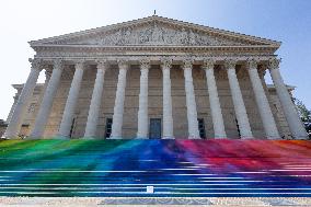 Art installation Echo by Elsa Tomkowiak at the National Assembly - Paris